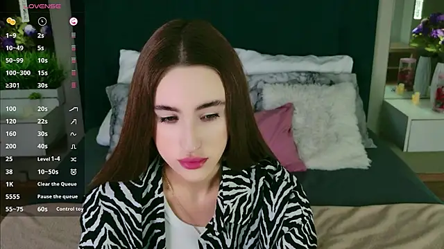 Snapshot of MadisonRen chatting on June 10, 10:03 am MadisonRen online show from June 10, 10:03 am