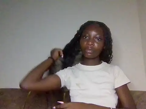 miss petite0 online show from June 15, 10:17 am