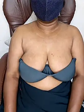 Snapshot of MISS-LOVEV chatting on June 8, 1:28 am MISS-LOVEV online show from June 8, 1:28 am