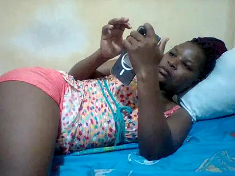 Snapshot of Camilla-Sweets chatting on July 10, 6:43 pm Camilla-Sweets online show from July 10, 6:43 pm
