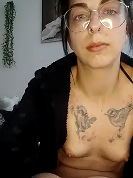 Snapshot of MistressLunaaa chatting on June 13, 6:17 pm MistressLunaaa online show from June 13, 6:17 pm