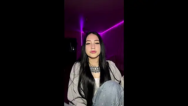 Snapshot of Greeneyedlauren chatting on May 17, 1:07 pm Greeneyedlauren online show from May 17, 1:07 pm