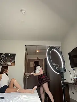 DoloresXO online show from June 8, 4:07 pm