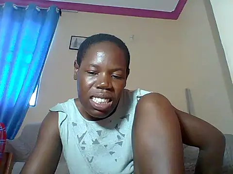 Snapshot of Blacksexyqueen24 chatting on June 2, 9:55 am Blacksexyqueen24 online show from June 2, 9:55 am