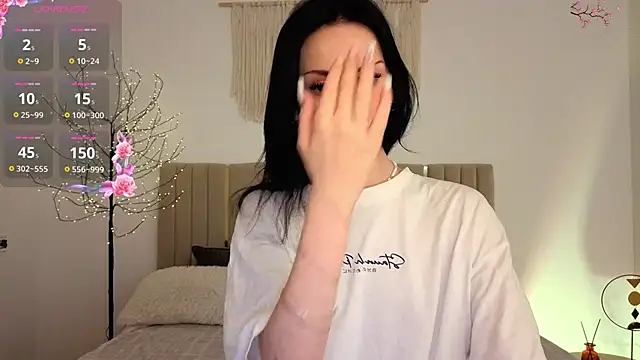 Snapshot of Little1_molly chatting on June 11, 8:29 pm Little1 molly online show from June 11, 8:29 pm