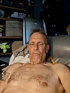 Snapshot of truckdawg2023 chatting on June 13, 11:35 pm truckdawg2023 online show from June 13, 11:35 pm