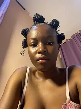 Snapshot of SassyPaulette chatting on June 26, 7:40 pm SassyPaulette online show from June 26, 7:40 pm