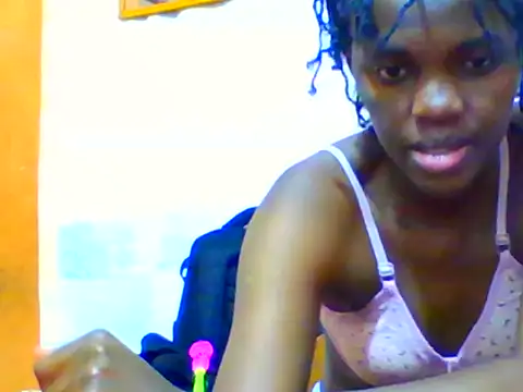 Snapshot of Cutie_kitie chatting on May 31, 12:34 pm Cutie kitie online show from May 31, 12:34 pm