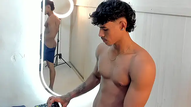 Snapshot of Joao_da_silva19 chatting on May 31, 6:04 pm Joao da silva19 online show from May 31, 6:04 pm