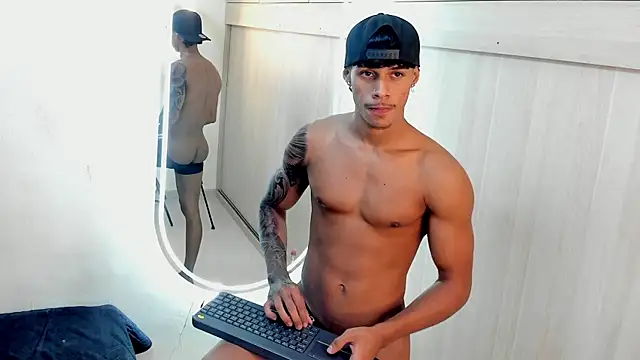 Snapshot of Joao_da_silva19 chatting on June 11, 7:01 pm Joao da silva19 online show from June 11, 7:01 pm