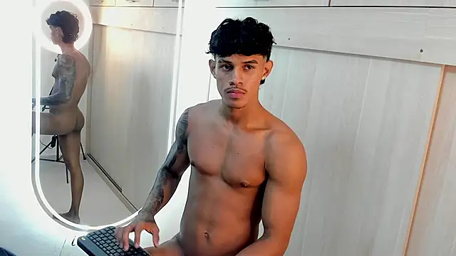 Snapshot of Joao_da_silva19 chatting on June 13, 11:35 pm Joao da silva19 online show from June 13, 11:35 pm