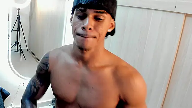 Snapshot of Joao_da_silva19 chatting on June 14, 2:24 am Joao da silva19 online show from June 14, 2:24 am