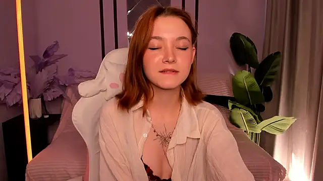 Snapshot of New_Web_Girl chatting on June 2, 9:11 am New Web Girl online show from June 2, 9:11 am