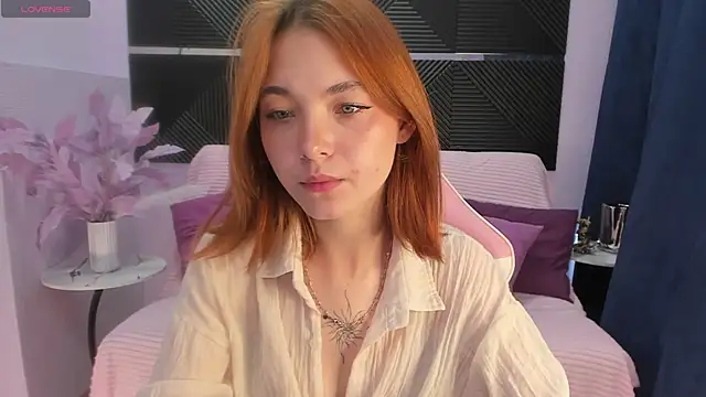 Snapshot of New_Web_Girl chatting on June 14, 3:30 am New Web Girl online show from June 14, 3:30 am