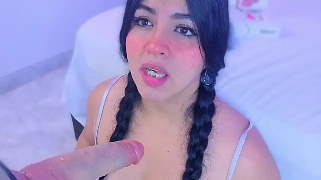 Sofiaa Bloom online show from June 26, 6:34 pm