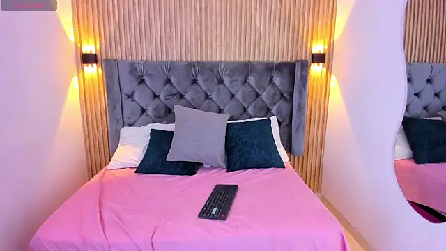 Snapshot of EmilyGracce chatting on July 27, 12:23 pm EmilyGracce online show from July 27, 12:23 pm