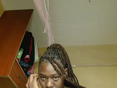 Preetygirlyz online show from August 4, 8:39 am