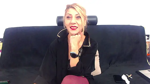 FoxyloveXXX online show from July 22, 8:11 pm