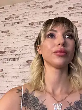 Snapshot of TeaseBabeXXX chatting on June 7, 10:24 pm TeaseBabeXXX online show from June 7, 10:24 pm