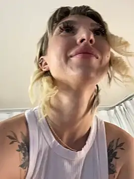 Snapshot of TeaseBabeXXX chatting on June 13, 10:29 pm TeaseBabeXXX online show from June 13, 10:29 pm