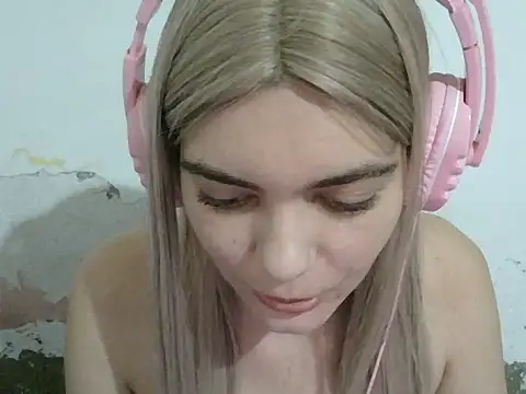 Snapshot of Angel_Ristoww chatting on May 19, 2:29 am Angel Ristoww online show from May 19, 2:29 am