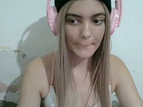 Snapshot of Angel_Ristoww chatting on May 20, 1:34 am Angel Ristoww online show from May 20, 1:34 am