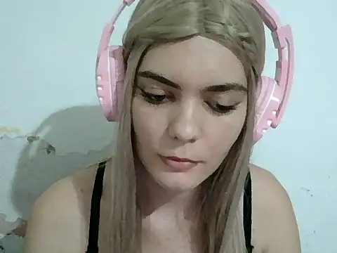 Snapshot of Angel_Ristoww chatting on May 22, 1:13 am Angel Ristoww online show from May 22, 1:13 am