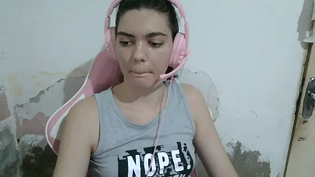 Snapshot of Angel_Ristoww chatting on May 31, 10:22 pm Angel Ristoww online show from May 31, 10:22 pm