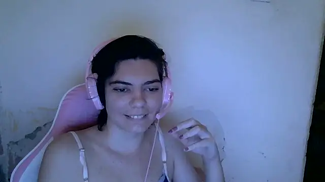 Snapshot of Angel_Ristoww chatting on June 2, 4:42 pm Angel Ristoww online show from June 2, 4:42 pm