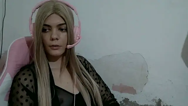 Snapshot of Angel_Ristoww chatting on June 5, 1:01 am Angel Ristoww online show from June 5, 1:01 am