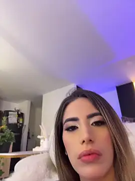 Snapshot of Sweet_ivonny chatting on June 3, 4:34 pm Sweet ivonny online show from June 3, 4:34 pm