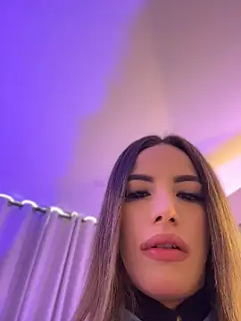 Snapshot of Sweet_ivonny chatting on June 20, 9:06 pm Sweet ivonny online show from June 20, 9:06 pm