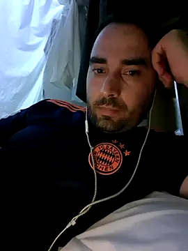 Snapshot of yes_its_me9 chatting on June 16, 10:56 pm yes its me9 online show from June 16, 10:56 pm