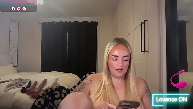 CurvyWetWife online show from June 13, 2:04 pm
