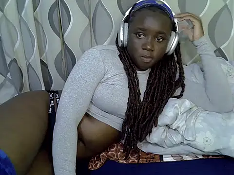 Snapshot of cute_gee5 chatting on June 14, 8:05 am cute gee5 online show from June 14, 8:05 am