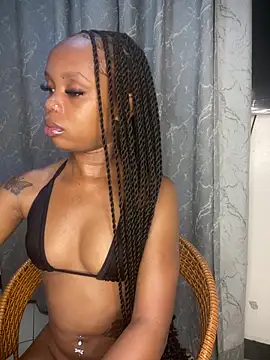 Snapshot of sexyie_caramel chatting on June 18, 8:24 pm sexyie caramel online show from June 18, 8:24 pm