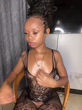 Snapshot of sexyie_caramel chatting on June 27, 7:30 pm sexyie caramel online show from June 27, 7:30 pm
