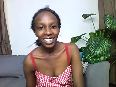 Snapshot of shaz_shy chatting on June 6, 4:28 am shaz shy online show from June 6, 4:28 am