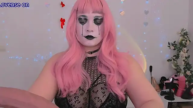 Snapshot of evilla_brill_ chatting on May 31, 10:00 am evilla brill online show from May 31, 10:00 am