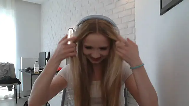 Snapshot of AmandaFix chatting on May 20, 3:40 pm AmandaFix online show from May 20, 3:40 pm