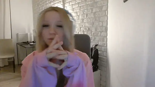 Snapshot of AmandaFix chatting on May 24, 9:20 pm AmandaFix online show from May 24, 9:20 pm