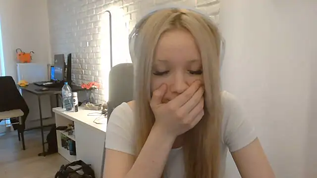 Snapshot of AmandaFix chatting on June 2, 6:54 pm AmandaFix online show from June 2, 6:54 pm