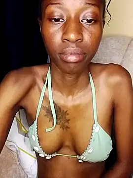 Snapshot of MyrahEbony chatting on June 11, 6:39 pm MyrahEbony online show from June 11, 6:39 pm