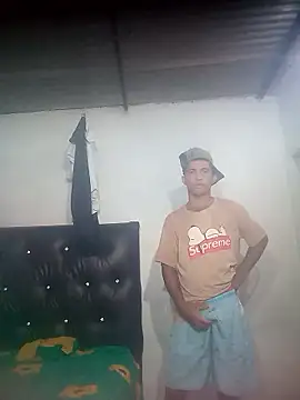 soymartinez2004 online show from June 7, 1:43 am