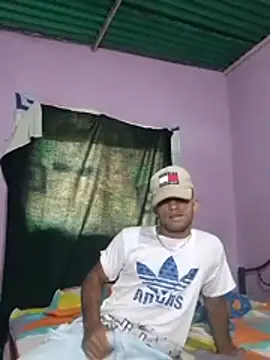 soymartinez2004 online show from August 4, 5:37 pm