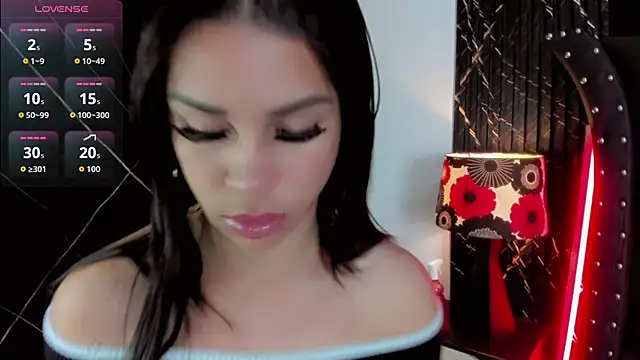 Snapshot of Nayara_K chatting on June 2, 12:51 pm Nayara K online show from June 2, 12:51 pm