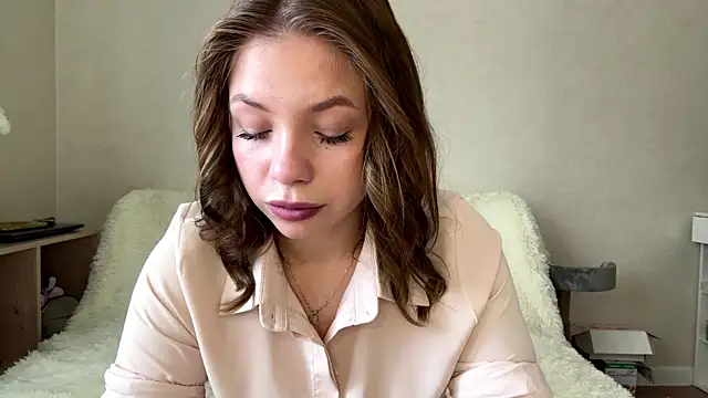 Lia be mine online show from June 9, 8:04 am