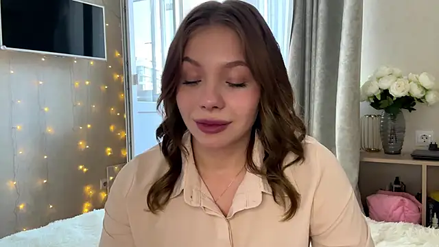 Lia be mine online show from June 13, 8:01 am
