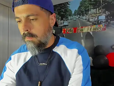 Snapshot of Miguel_angeel_ chatting on May 22, 2:44 pm Miguel angeel online show from May 22, 2:44 pm