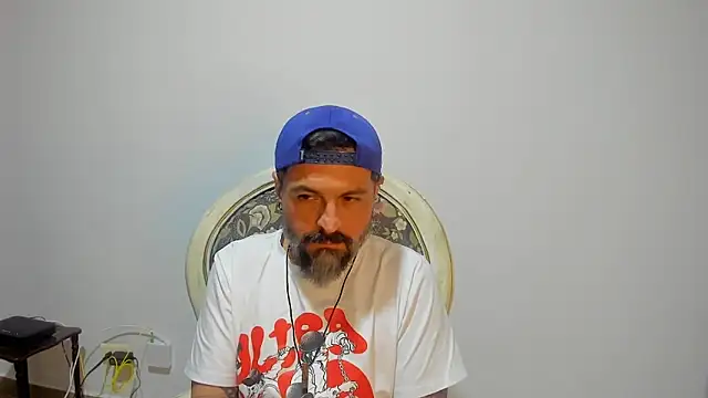 Snapshot of Miguel_angeel_ chatting on June 7, 2:48 am Miguel angeel online show from June 7, 2:48 am